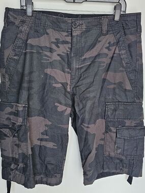 cargo shorts are part of the "Royal" line by Surplus Dark Green Men’s Size 36